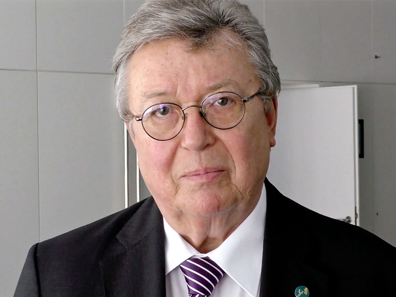 Dr. Reinhold Festge